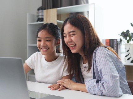 Mengenal 'Teen-ternity', Tren Orang Tua Rela Tinggalkan Karier demi Dampingi Anak Remaja