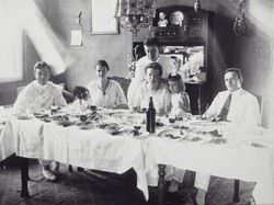 Menelusuri Jejak Dapur Hindia dari Tahun 1854 Lewat Kokki Bitja