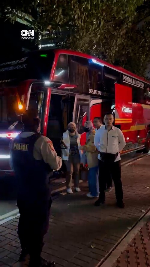 Istri Bupati Pemalang Hadir di KPK Bersama Pihak yang Terjaring OTT