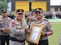 Kapolda Riau Beri Penghargaan 133 Anggota Pengungkap Narkoba-Perusakan Mangrove