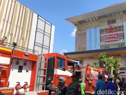 4 Pekerja Dievakuasi dari Kebakaran Proyek RS di Denpasar, 2 Sempat Pingsan