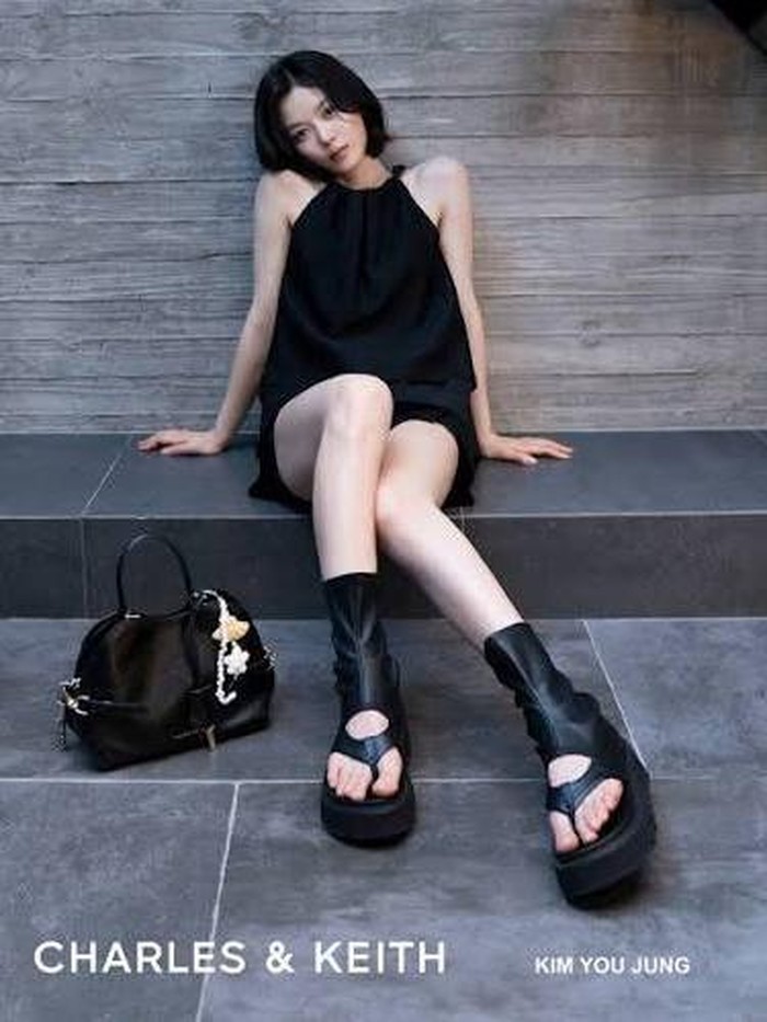 Kim Yoo Jung resmi diperkenalkan sebagai brand ambassador Charles & Keith pada Juni 2026
