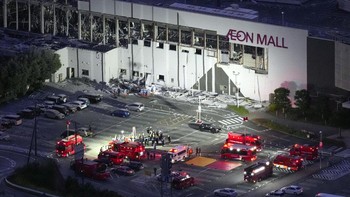 An aerial view shows the damaged Aeon Mall shopping centre, where, according to local media, an explosion occurred after an earthquake with a preliminary magnitude of 7.1 struck Japan's southern Kumamoto prefecture, in Kashima Town, Kumamoto Prefectu