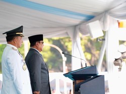 Mendagri Tito Dampingi Presiden Prabowo Lantik 1.204 Pamong Praja Muda IPDN