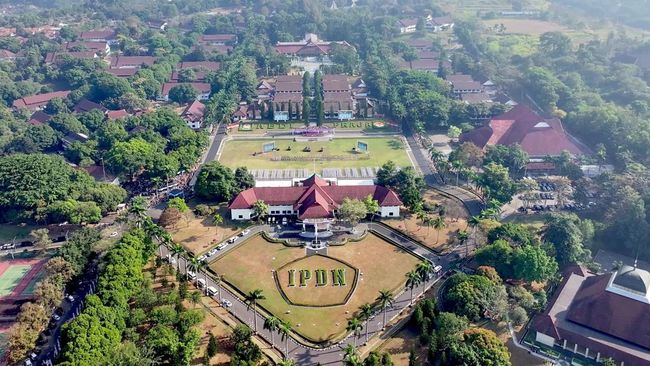Jika kamu mengincar masuk IPDN, ada beberapa hal yang perlu diketahui. Mulai dari nilai rata-rata untuk daftar IPDN hingga persyaratan lainnya.