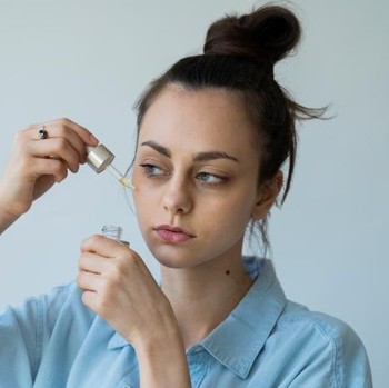 7 Penyebab Serum Tidak Bekerja Optimal Meski Sudah Dipakai Rutin