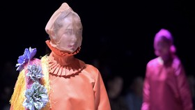 Proses panjang selama 8 tahun jadi napas koleksi baru LAKON Indonesia. Bertajuk HARSA, koleksi dipresentasikan di panggung JF3 Fashion Festival 2026.