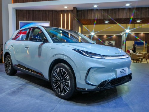 PT JIO DIstribusi Indonesia mengumumkan harga BAIC T1 Rp373 juta untuk 1.000 konsumen pertama di pameran GIIAS 2026 berlangsung di ICE BSD City, Tangerang.