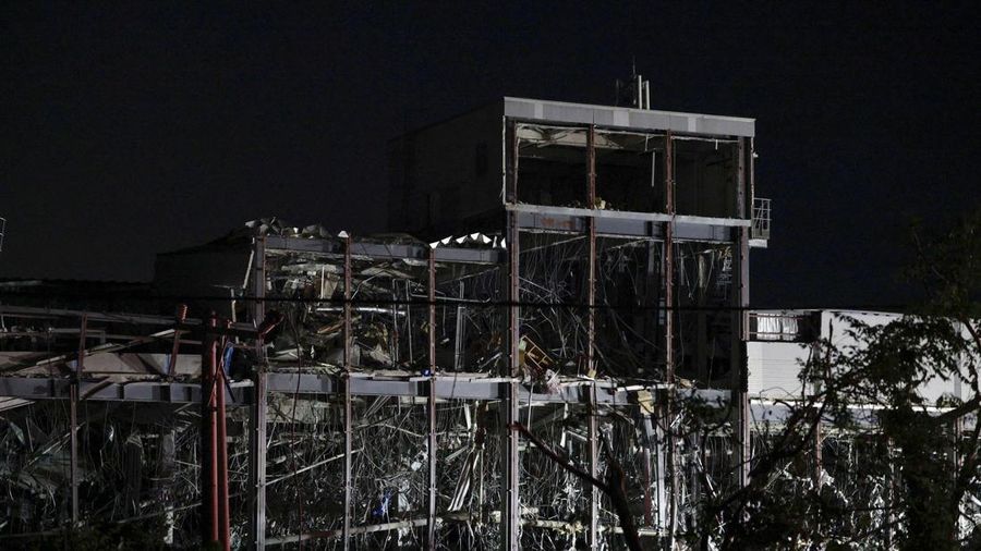 Pusat perbelanjaan Aeon Mall nan rusak, tempat menurut media lokal terjadi ledakan setelah gempa bumi dengan magnitudo awal 7,1 melanda prefektur Kumamoto selatan Jepang, di Kota Kashima, Prefektur Kumamoto, Jepang, 28 Juli 2026.