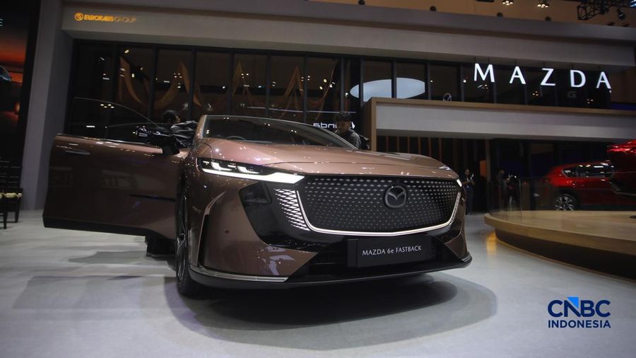 The All New Mazda 6e Fastback nan merupakan mobil listrik kedua keluaran Mazda ditampilkan dalam aktivitas GIIAS 2026 di ICE BSD, Kabupaten Tangerang, Banten, Rabu (29/7/2026).
