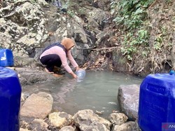 Kemarau, Warga di Gunungkidul Jalan 2 Km 5 Kali Sehari untuk Angkut Air