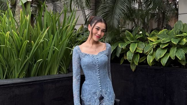 5 Inspirasi Model Kebaya Brokat ala Aaliyah Massaid, Elegan dan Simpel
