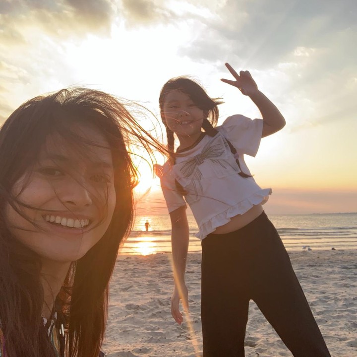 <p>Baru-baru ini, Acha membagikan potret kebersamaannya dengan Brie. Di momen spesial ini, keduanya menghabiskan waktu bersama menikmati suasana pantai yang indah. Acha dan Brie terlihat begitu bahagia saat<em> quality time</em> bersama setelah sempat hidup terpisah. (Foto: Instagram @septriasaacha)</p>