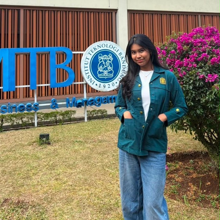 <p>Dalam unggahan tersebut, Abdel juga menyampaikan rasa syukurnya terhadap pencapaian sang putri. &ldquo;Rasa bahagia gw begitu besar menuhin hati ini, sehingga gak ada tempat lagi buat kata2, kecuali <em>Alhamdulillah</em>,&rdquo; ujar Latisha, dikutip dari laman Instagram <em>@abdelachrian,</em> Kamis (30/7/2026).&nbsp;(Foto: Instagram @abdelachrian)</p>