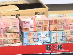 Video Gepokan Duit yang Disita dari OTT Bupati Pemalang Anom