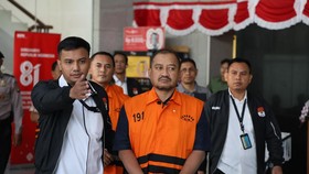 Bupati Pemalang Anom Widiyantoro ditahan KPK