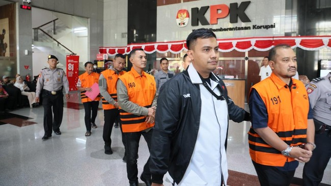 Bupati Pemalang Anom Widiyantoro ditahan KPK