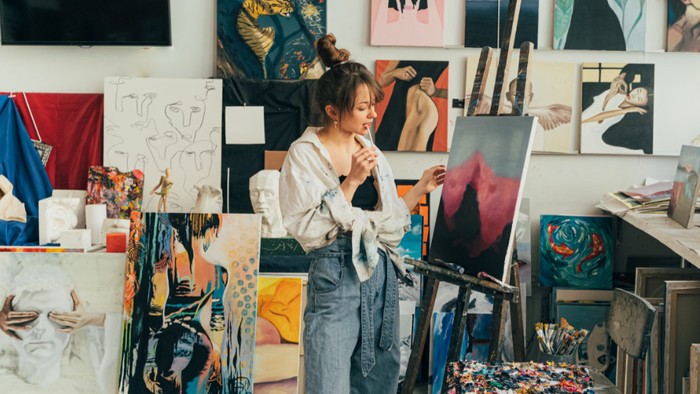 4 Ciri Kepribadian Orang yang Artsy, Bukan Sekadar Penyuka Seni