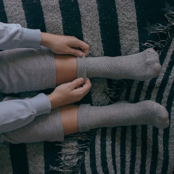 5 Ciri Kepribadian Orang yang Tidak Bisa Tidur Tanpa Pakai Kaus Kaki