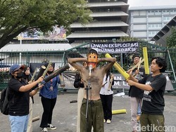 Jurnalis Jateng Demo di Semarang, Bawa Londo Ireng Bertopeng Giant