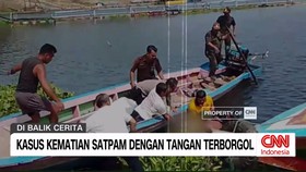 Hampir sepekan, polisi belum mengungkap pelaku yang menewaskan seorang satpam dengan tangan terborgol di Waduk Jatiluhur, Purwakarta, Jawa Barat.
Anak korban pun mengenang masa-masa terindah saat bersama ayahnya. Sementara itu, istri korban masih te
