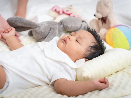 7 Rekomendasi Merek Bantal Anti Peyang, Pilih yang Terbaik untuk Si Kecil!
