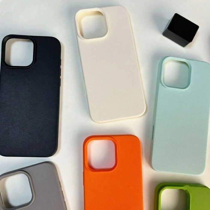 Casing HP dengan warna-warna polos menunjukkan bahwa kamu sosok yang berkelas, bergaya, menarik, dan berpengetahuan luas. Meski demikian, kamu tetap sederhana dan rendah hati.