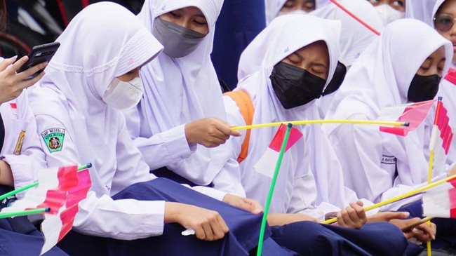 MUI Sulsel merespons larangan siswi pakai jilbab di SMP Negeri 2 Bonggakaradeng Tana Toraja oleh kepala sekolah.