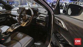 Mitsubishi Motors Krama Yudha Sales Indonesia meluncurkan New XForce Hybrid sebagai bintang utama GIIAS 2026 di ICE BSD Tangerang Rabu 29 Juli dengan harga spesial Rp445 juta. (CNN Indonesia/Adhi Wicaksono)