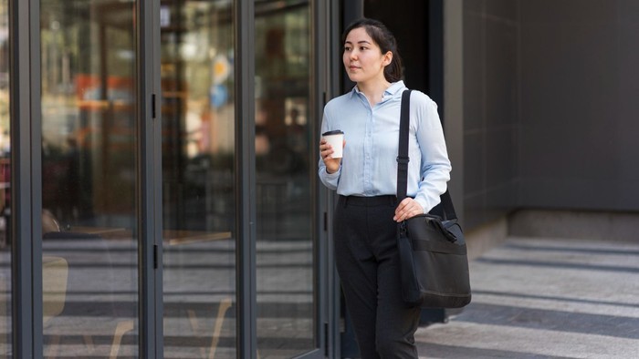 orang dengan work life balance biasanya telah menyusun beragam rencana sejak Jumat sore. Mereka akan menyelesaikan pekerjaan dengan cepat dan pulang tepat waktu.