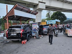 Viral Pajero Hilang Kendali Tabrak Kendaraan hingga Pejalan Kaki di Palembang