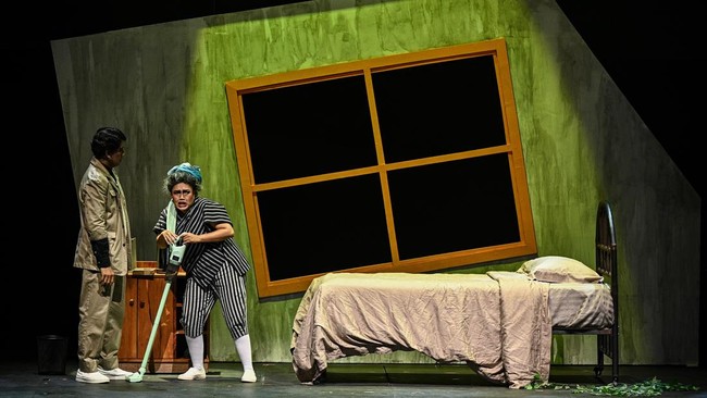 Pementasan Teater Koma bertajuk Rumah Sakit Jiwa