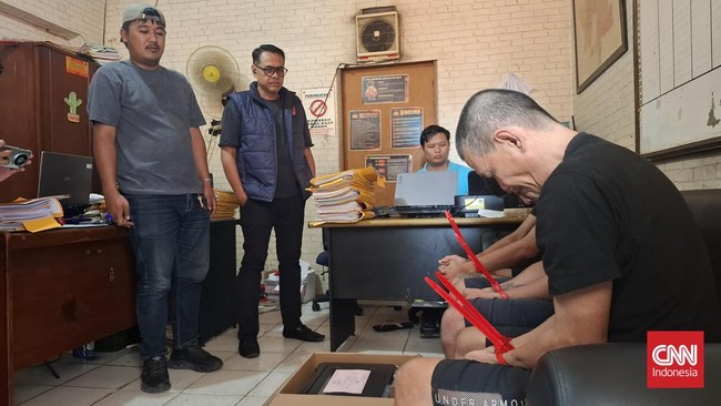 Seorang satpam SPPG diduga mendalangi pencurian 1.700 ompreng MBG di Tangerang Selatan. Tiga tersangka ditangkap, satu masih DPO.