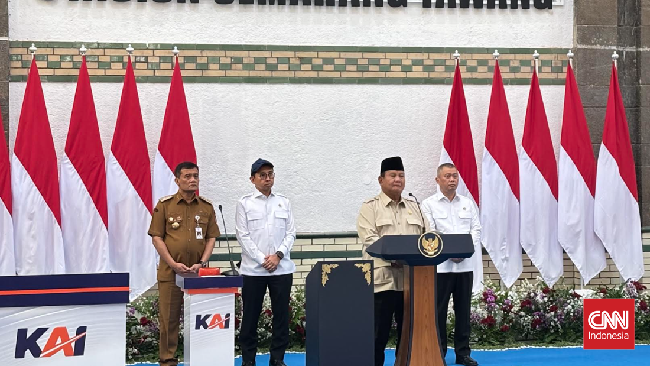 Prabowo resmikan hasil renovasi tahap pertama bangunan cagar budaya Stasiun Semarang Tawang, Kota Semarang, Jawa Tengah, Kamis (30/7).