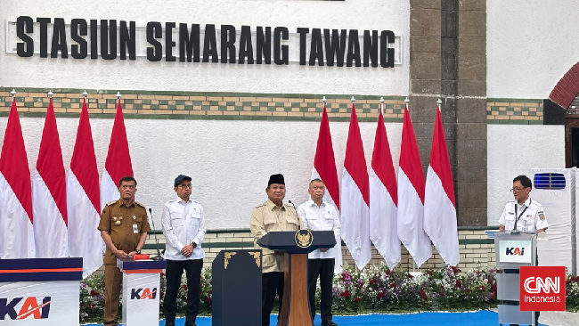 Prabowo resmikan hasil renovasi tahap pertama bangunan cagar budaya Stasiun Semarang Tawang, Kota Semarang, Jawa Tengah, Kamis (30/7).