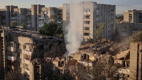 Serangan drone Rusia menghantam mal di Kryvyi Rig, Ukraina, menewaskan 16 orang.