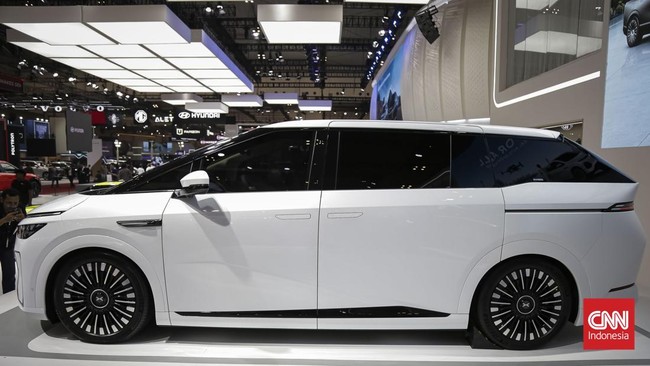XPeng G6 Pro dan XPeng New X9 dihadirkan pada ajang Gaikindo Indonesia International Auto Show (GIIAS) 2026 di Indonesia Convention Exhibition (ICE) BSD, Serpong, Kabupaten Tangerang, Banten, Rabu (29/7/2026). CNN Indonesia/Adhi Wicaksono.