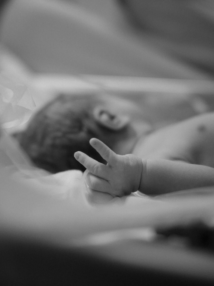 potret bahagia Shenina Cinnamon dan Angga Yunanda yang baru dikaruniai anak pertama