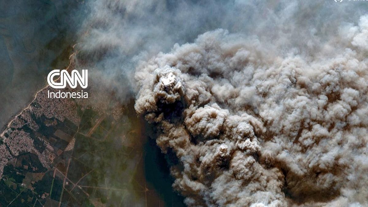 Penampakan Kepulan Asap Kebakaran Hutan Prancis dari Satelit