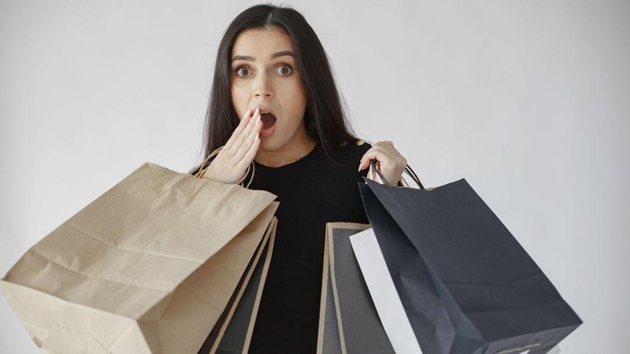 4 Ciri Kepribadian yang Orang yang Suka Belanja Tanpa Pikir Panjang