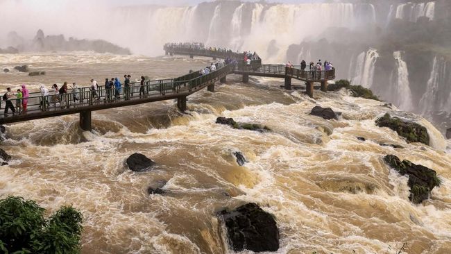 Dampak El Nino, Air Terjun Terbesar di Dunia Iguazu Ditutup Sementara