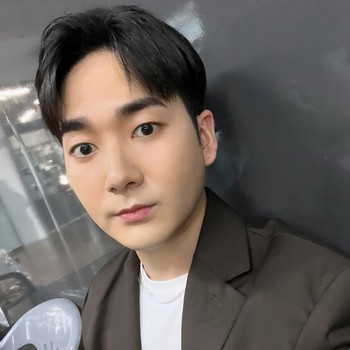 Selain Aktivitas Idolnya, Aron Eks NU'EST Ungkap Jadi Pekerja Kantoran