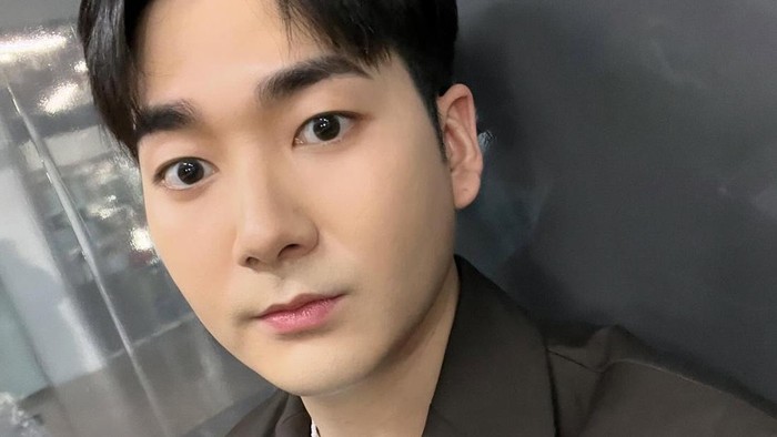Selain Aktivitas Idolnya, Aron Eks NU'EST Ungkap Jadi Pekerja Kantoran