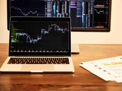 IHSG Balik Menguat, Simak Rekomendasi Saham Jelang Akhir Pekan