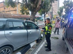 Calya Tabrak Pohon di Pekanbaru, Sopir-Penumpang Dites Urine dan Alkohol