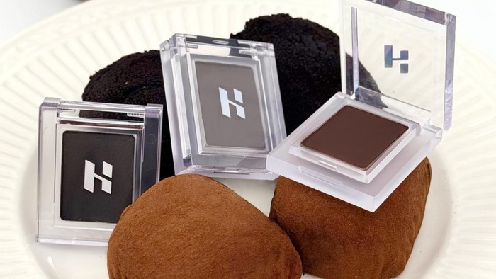 Terinspirasi Dubai Chewy Cookie, Holika Holika Hadirkan Gel Liner Bertekstur Chewy