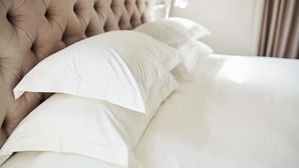 7 Rekomendasi Merek Bantal Tidur Hotel yang Bagus