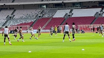 Sorotan Dunia Olahraga CNN Sport : Latihan di Siang Bolong, Bintang-bintang Aston Villa Mandi Keringat