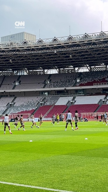 Intip Latihan Perdana Aston Villa di Bawah Terik Matahari GBK