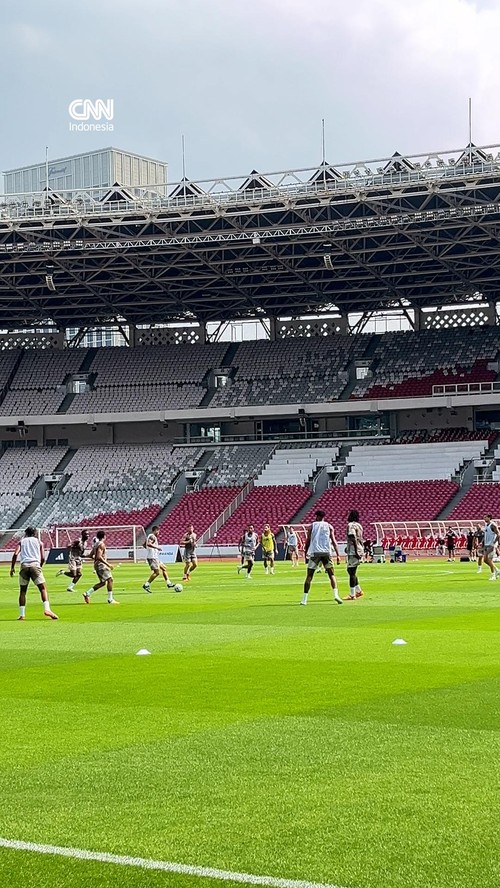 Intip Latihan Perdana Aston Villa di Bawah Terik Matahari GBK